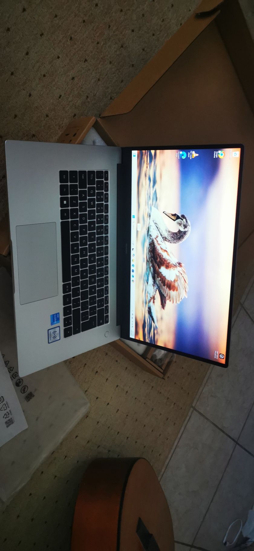 Laptop nou Huawei, ca MacBook,  accesorii, cutie