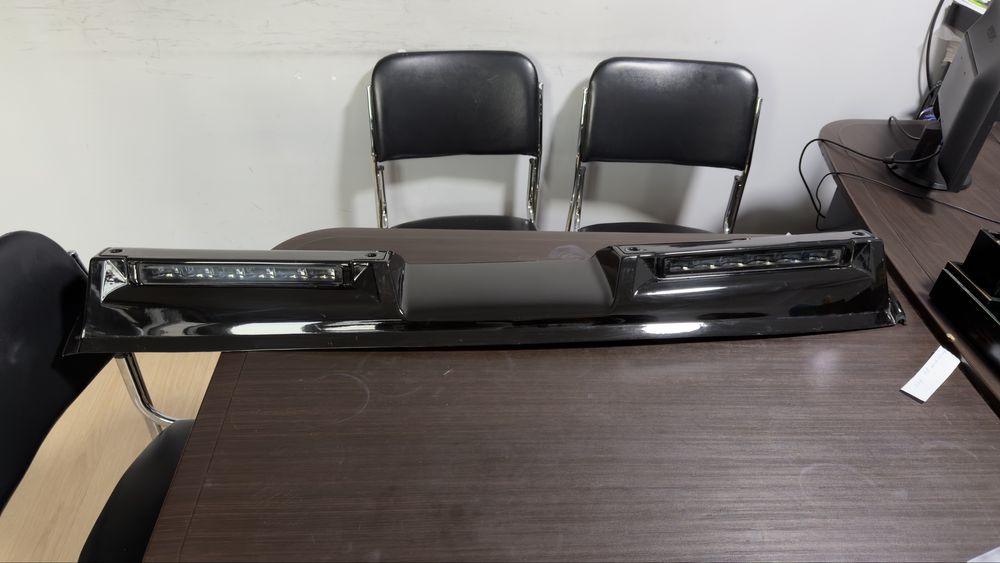 Продам спойлер и люстра для Танк 300