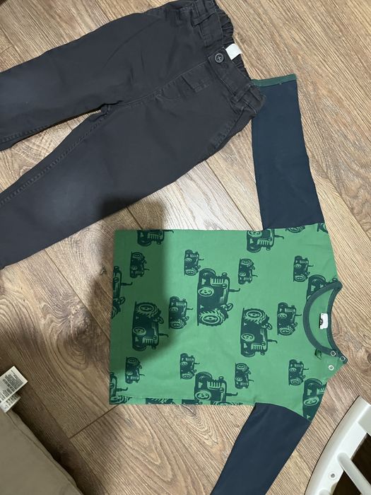 Джинсови гащеризони 92 размер-керемиден,две блузки-12 лв -обичан веднъ