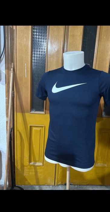 Tricou Nike nou.