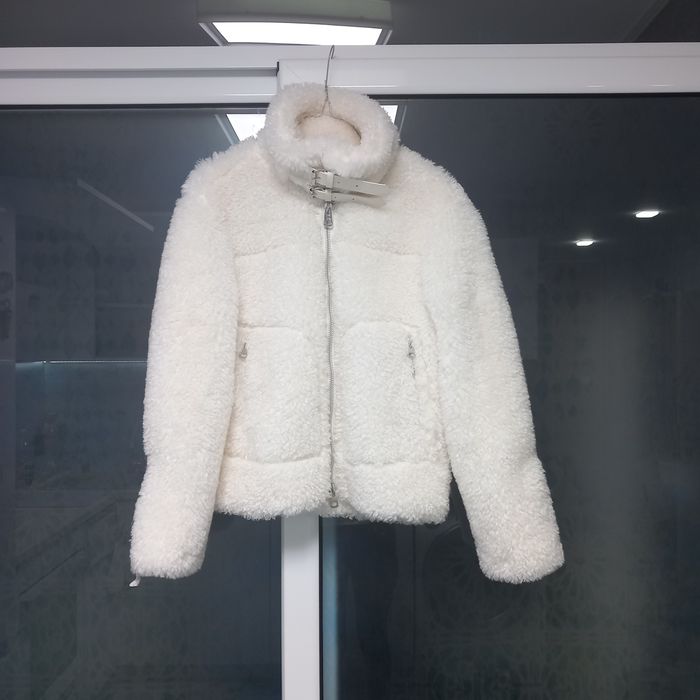 Бяло късо кожухче Stradivarius