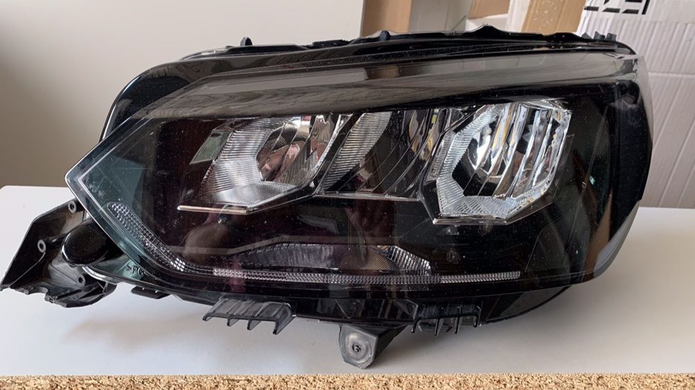 Фар за Peugeot 208 led