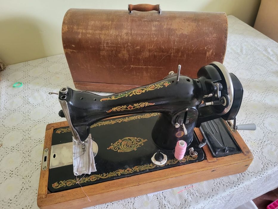 Продам швейную машинку