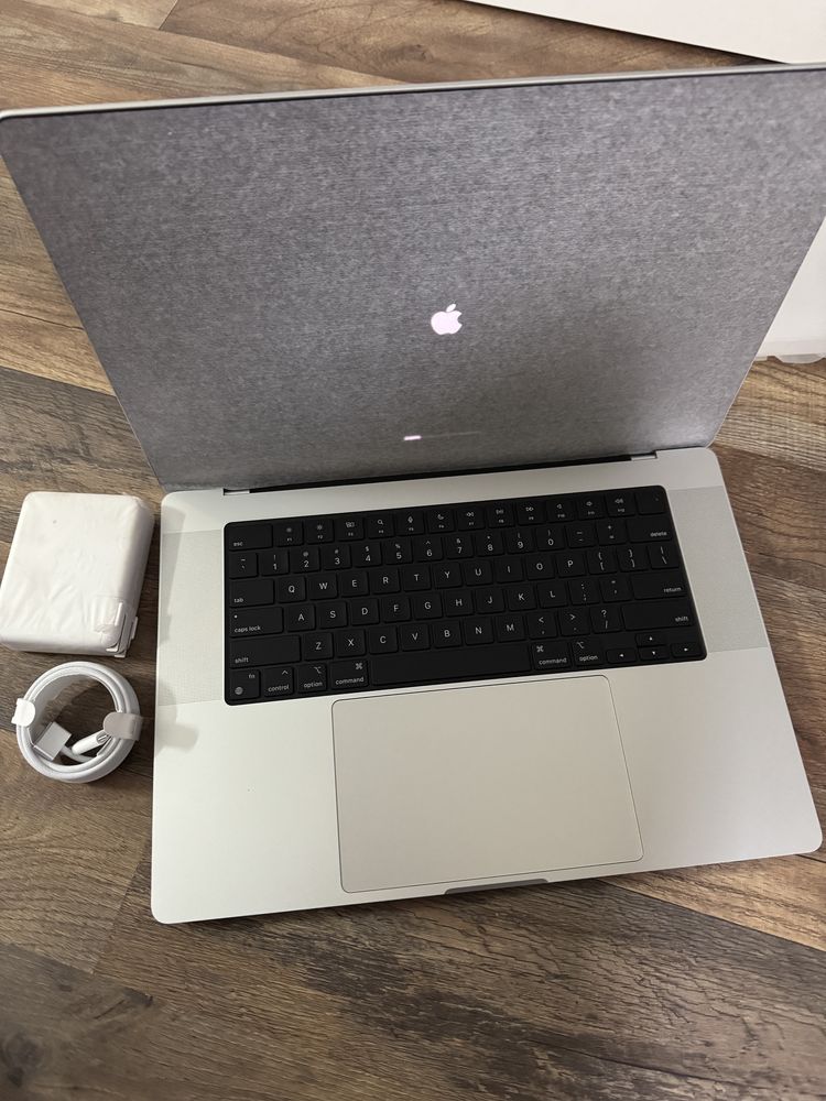 Macbook Pro 16 M4 48gb 512gb yangi