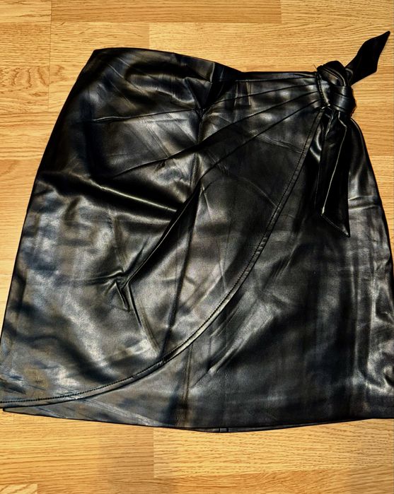 Fusta scurta GUESS piele