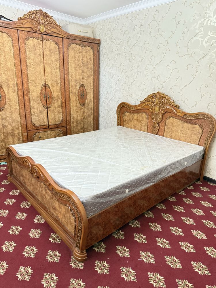 Спальный гарнитур