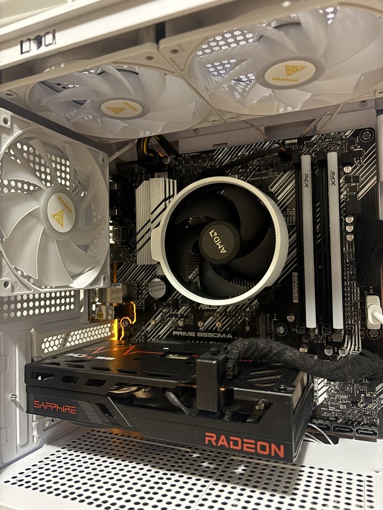 Бял геймърски компютър Ryzen 3600, RX6500XT 4gb, 16 Ram, 512 SSD, 500w