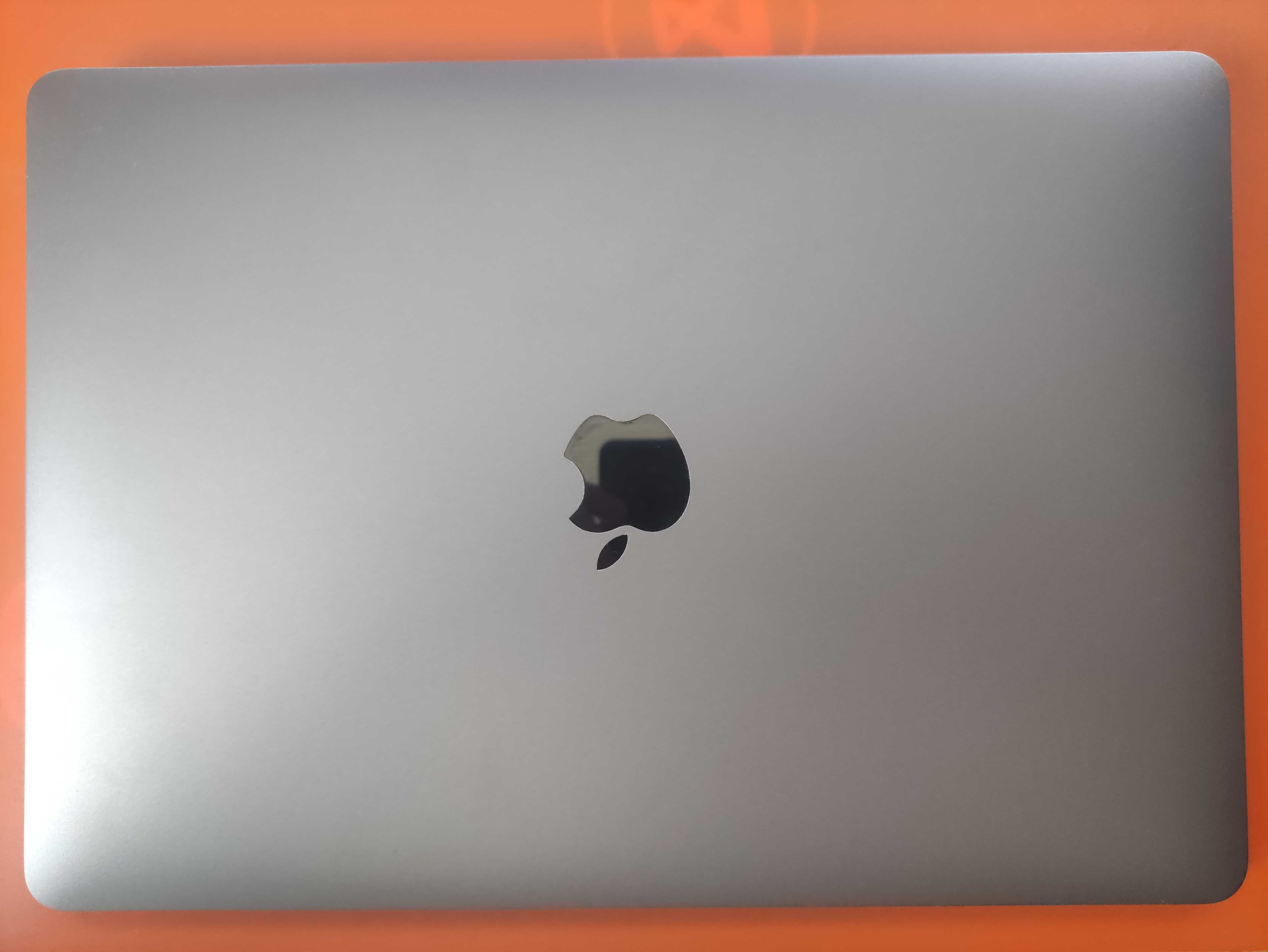 Apple MacBook AIR 13" M1 8 ядра CPU и 8 ядра GPU с 8GB RAM и 512GB SSD