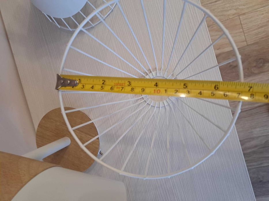 Лампа за стена в бяло и светло дърво