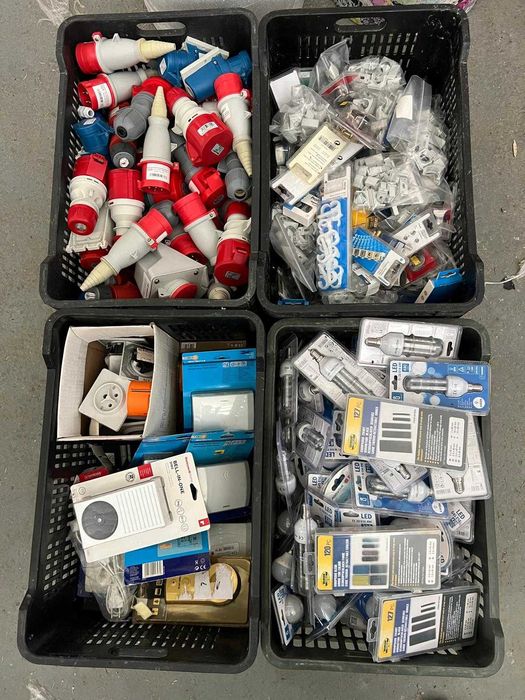 Lustre, spoturi, aplice, materiale electrice Lucide, Eglo, Aigostar