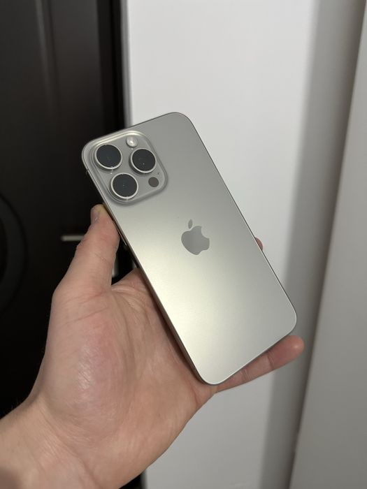 iPhone 15 Pro Max-21 cicluri de încărcare