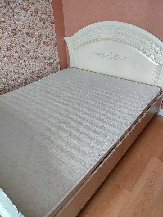 Матрас ортопедический, на пружинах.  разм 2.0/1.6, состояние отличное