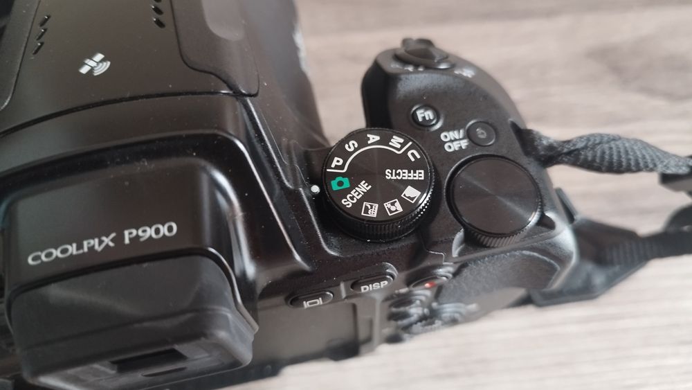Nikon Coolpix p900, 83х суперзуум, 2 батерии, кутия, чанта, дистанцион