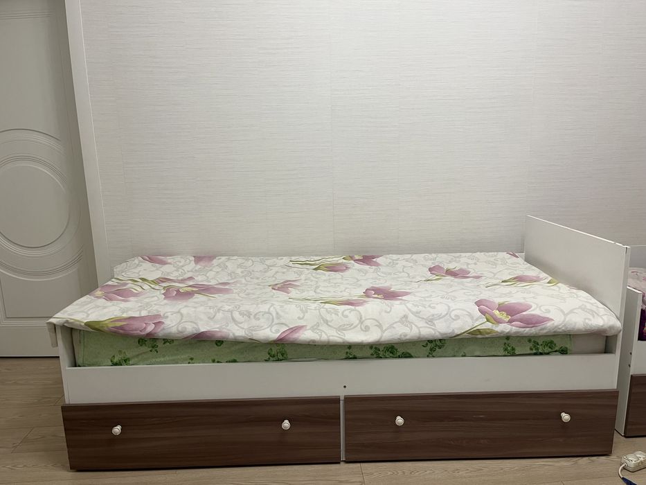 Продам кровать с матрасом