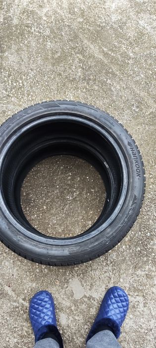 Vând 2 cauciucuri Hankook 225 45 R18