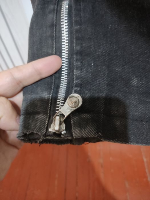 Продается куртка в среднем состоянии