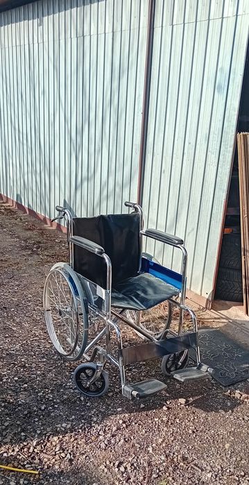 Vând cărucior handicap nefolosit