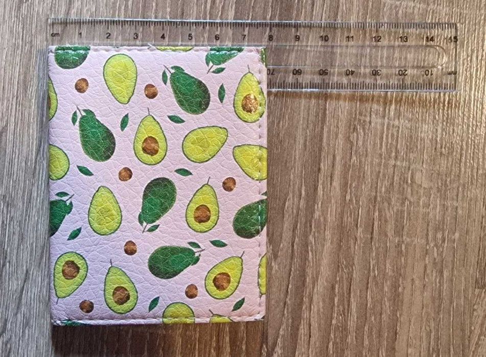 portofel cu avocado cu breloc pepene moale