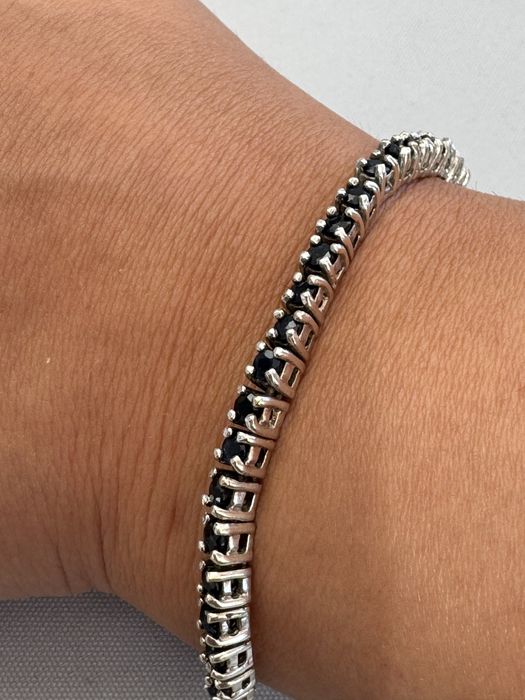 Bratara model tenis din argint si safire albastre