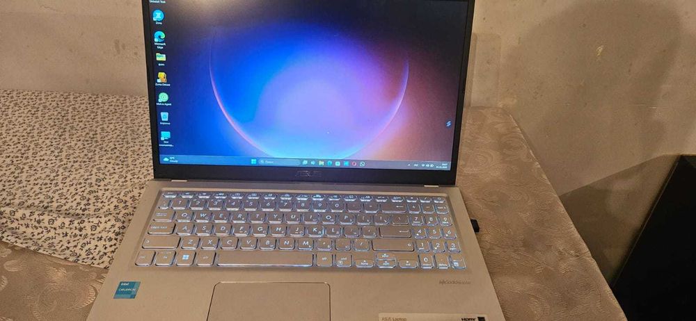 продам ASUS Laptop в отлично состоянии