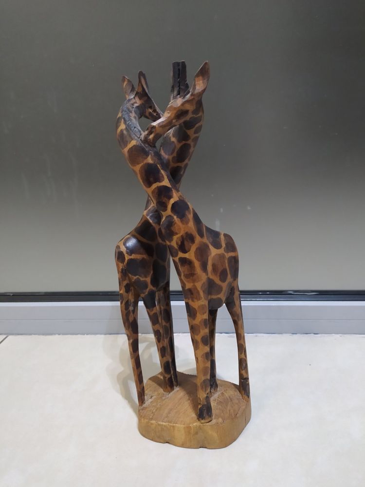 Дървена статуетка жирафи