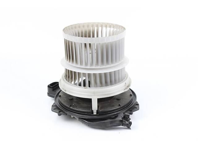 Продам моторчик печки на Тойоту камри 70 европеец в отличном состоянии