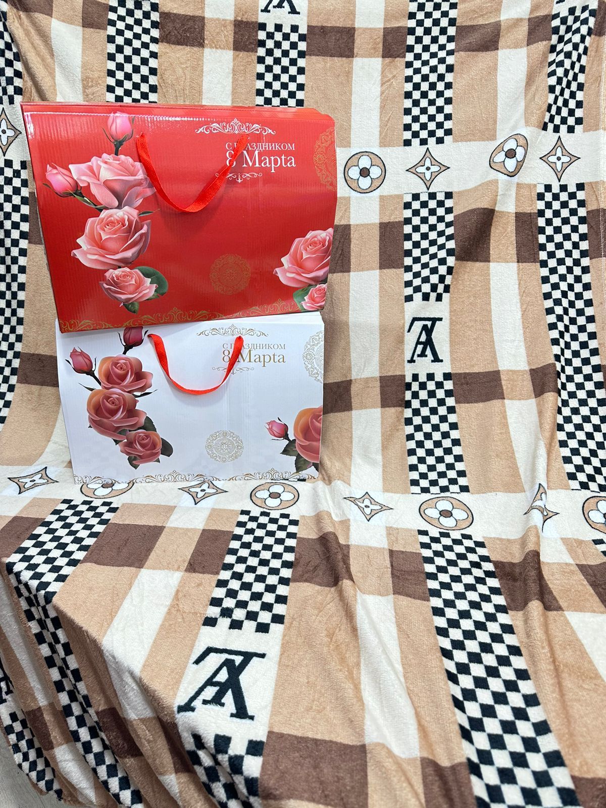 Продаётся плед в подарочной коробке,4тыс