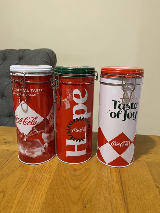 Благотворителна продажба кутии Coca Cola