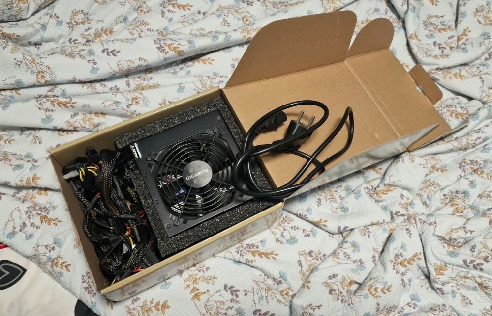 Sursa Gigabyte P650B 650W.
