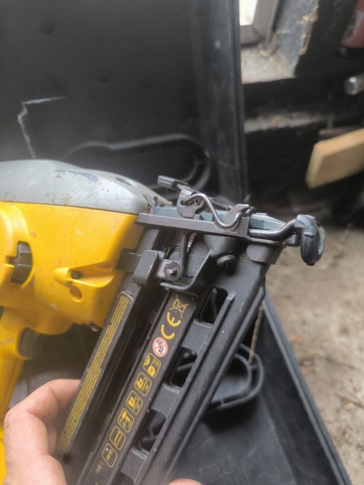 Pistol cuie Dewalt DC618 DEFECT