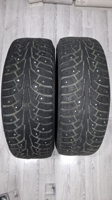 Продам  2 зимних  шины на R15.