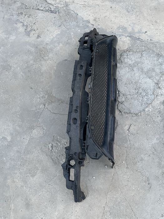 Grilă inferioară bară față mercedes gla x156.cod:a1568858600.