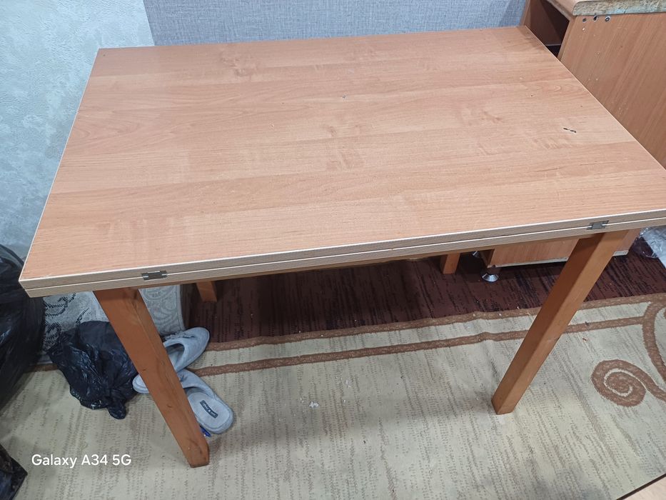 Продам Стол  8000 тг