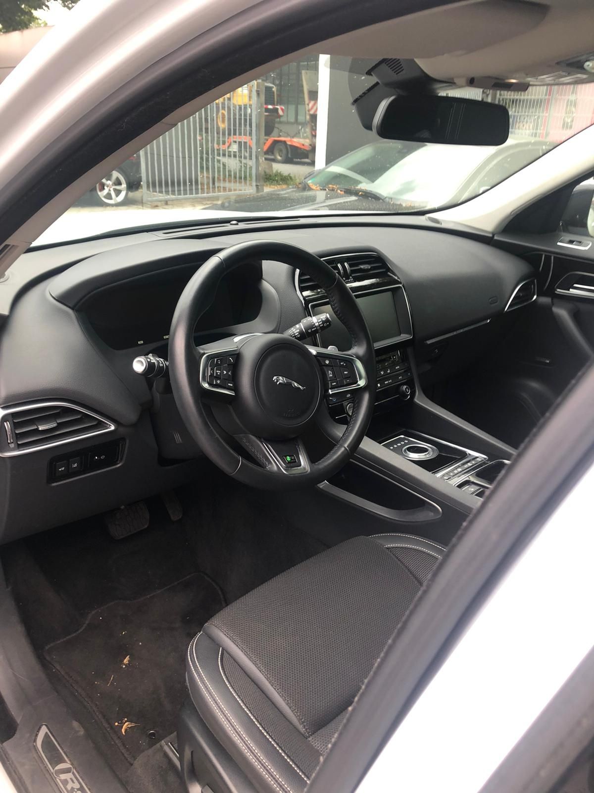 Vând Jaguar F-Pace 25D 240cp