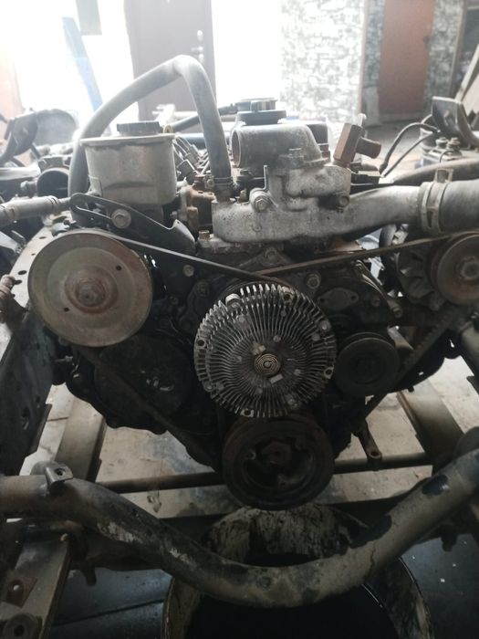 Продам двигатель с коробкой на Ниссан Атлас