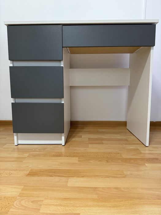 Birou alb cu 4 sertare