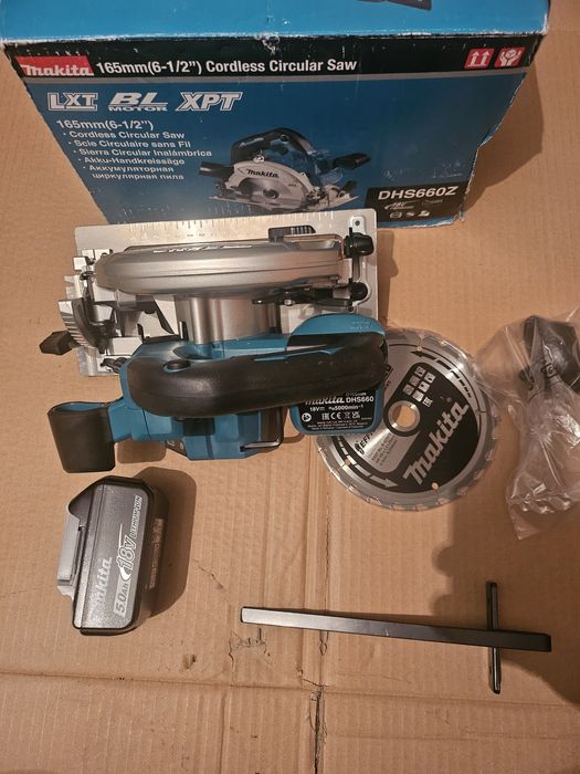 Circular Makita DHS660Z