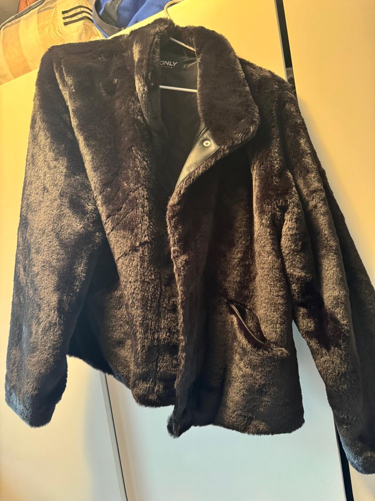 Haina Only, blana artificiala, neagra, marimea L