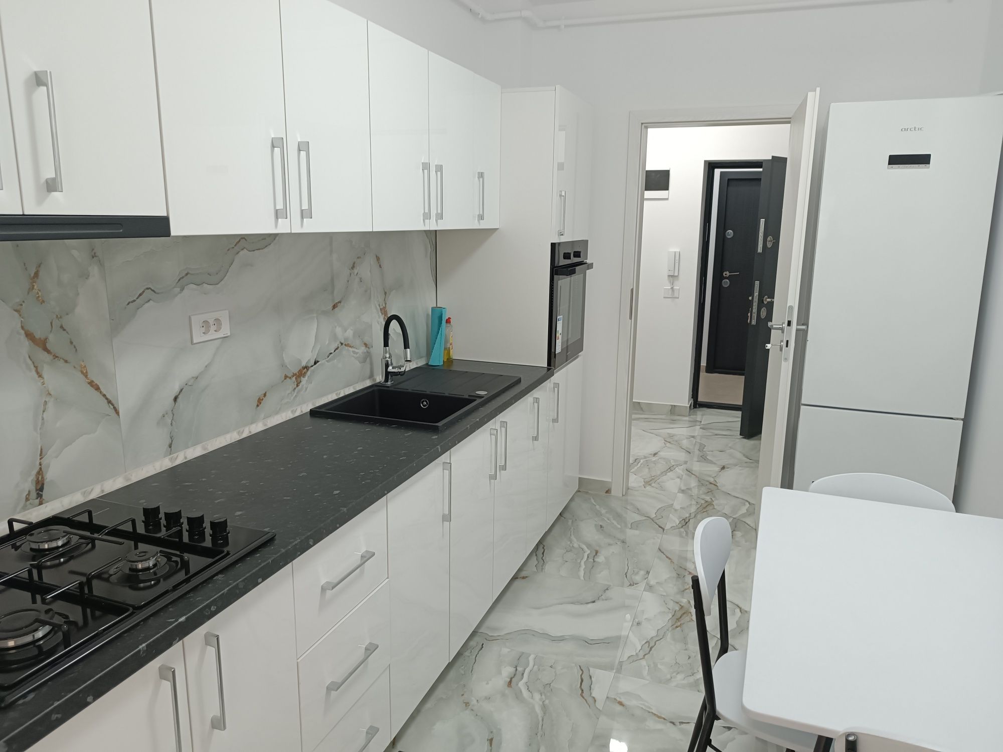 Ap 2 camere Grand Kristal mobilat,utilat cu parcare, prima inchiriere