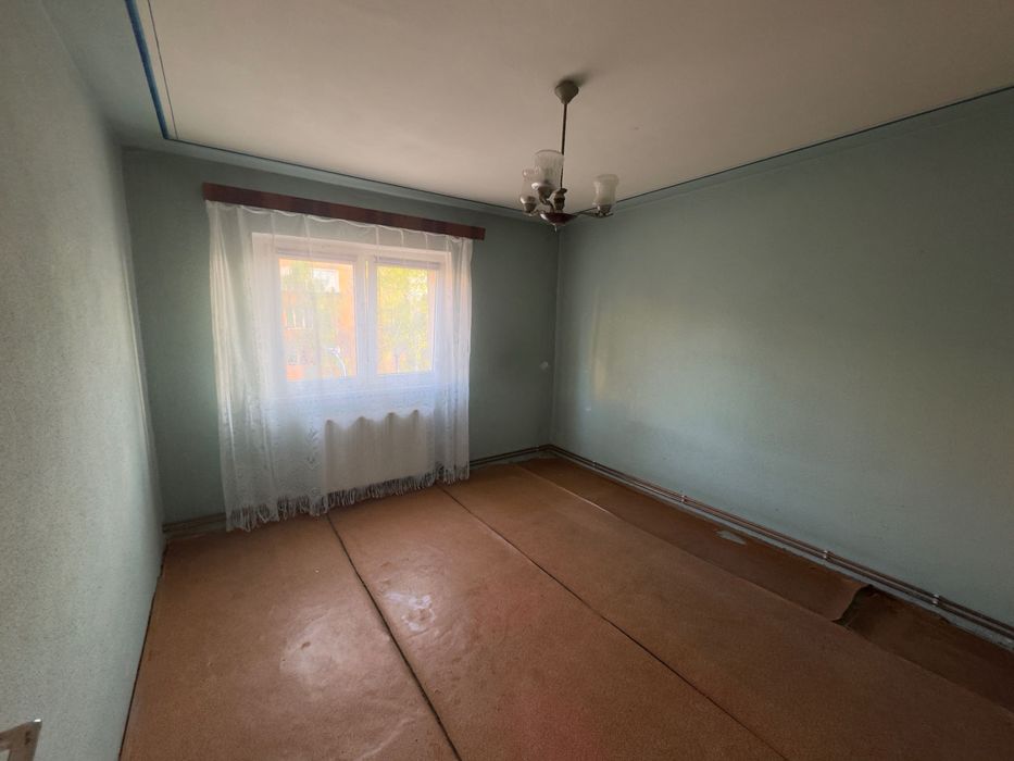 Apartament 3 camere decomandat, zonă Tractorul - 108990 € negociabil