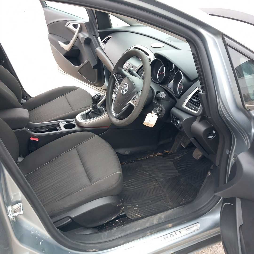 Опел Астра J 1,3 дизел 5-врати сива/Opel Astra J A13DTE 2010г на части
