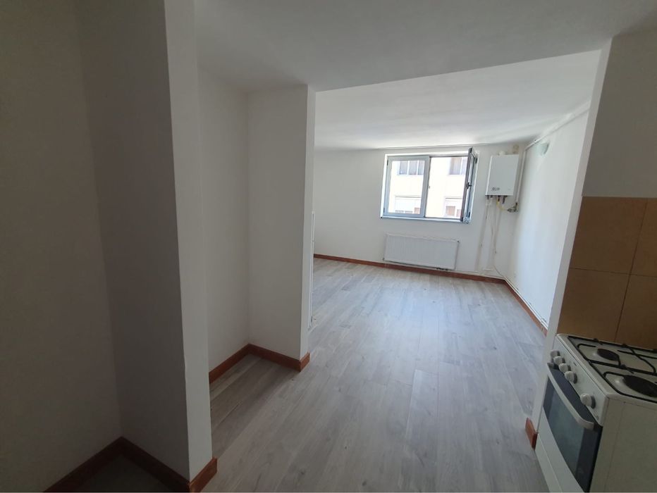 Vând garsonieră pe b-dul Cloșca