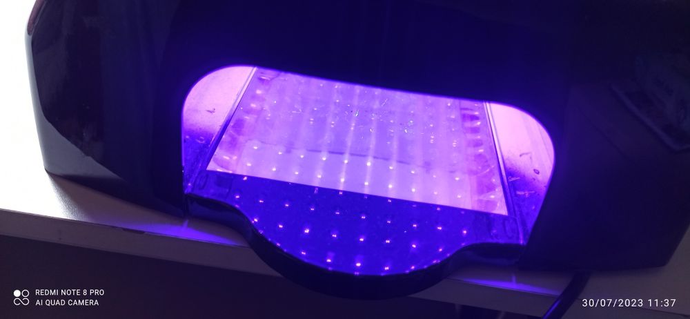 Продавам лампа за маникюри.