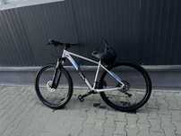 Vând bicicletă CUBE ATTENTION si cască FOX rampage marimea L de copii