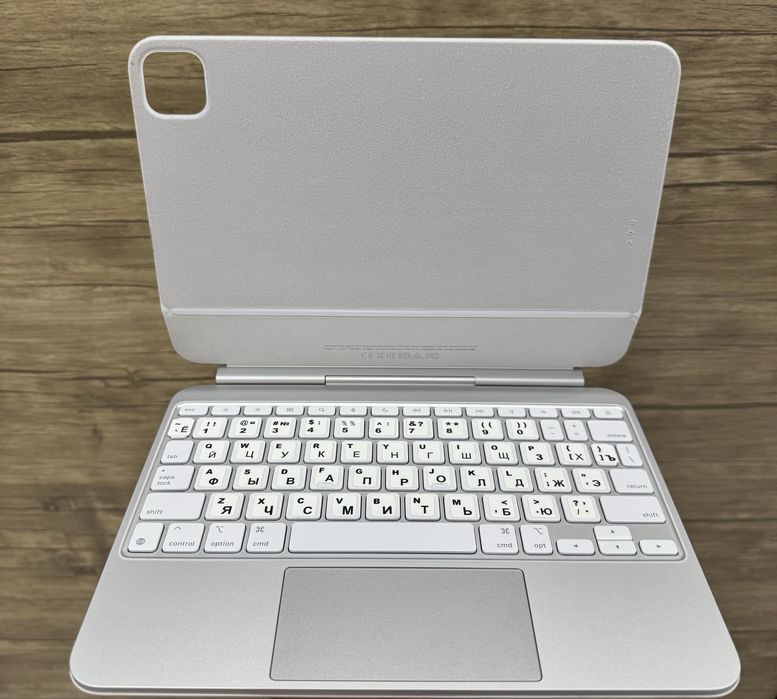 Prodam Idyal MagicKeyboard ipad pro m4 11