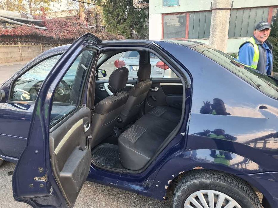 SC. vinde Dacia Logan