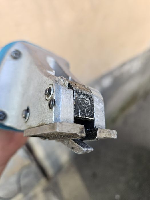 Foarfeca de taiat tabla makita js1670