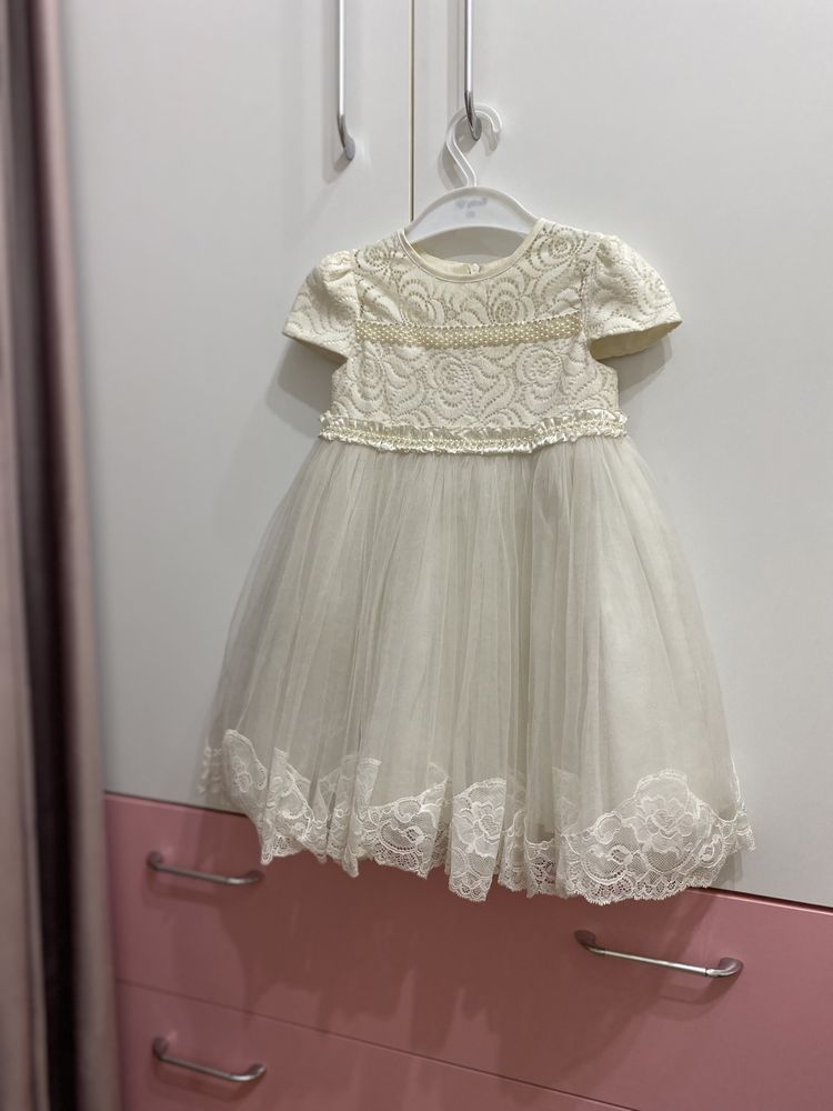 Белое платье на 2-3 года