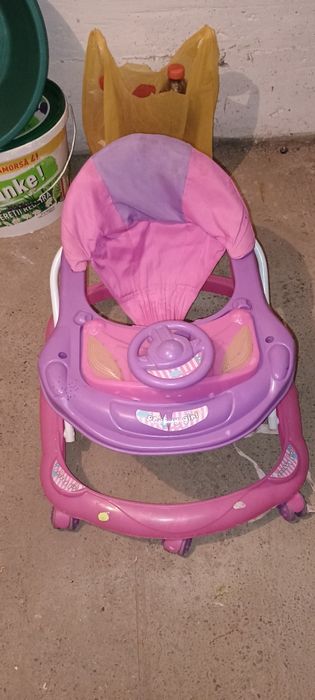 Vând pătuț, rotobil și scoică