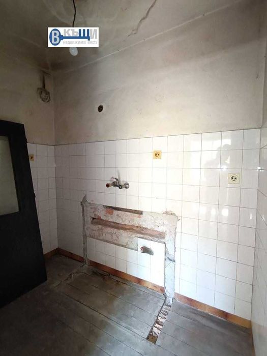 Тристаен тухлен апартамент в кв. Бузлуджа